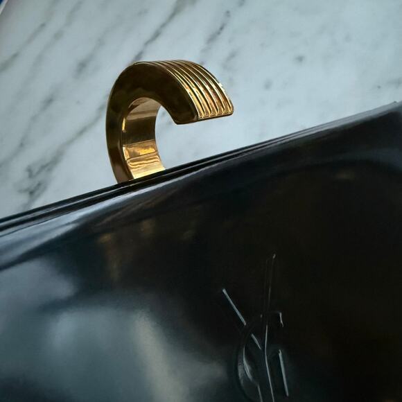YSL Embossed Ring Closure Evening Clutch Bag in Patent Leather - Picture 4 of 8